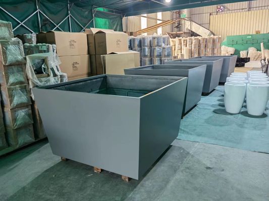 kopen Op maat gemaakte glasvezel bloempotten OEM / ODM voor huisversiering online manufacture