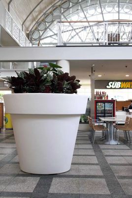 kopen Drainage-gat hangend glasvezelplanters voor binnen- en buiteninrichting online manufacture