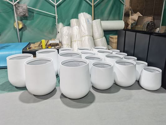 kopen Ronde vorm Hoog grote glasvezel bloempotten Op maat gemaakte logo drukwerk Hars glasvezel plantendoos online manufacture