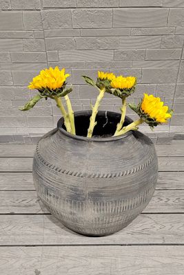 kopen Ronde vorm Vintage stijl Glasvezel Planter met hand gesneden afwerking online manufacture