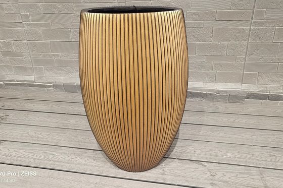 kopen Inrichtingsdecoratie Planter van kunststofklei met een getest oppervlak en vorstbestendige eigenschappen online manufacture