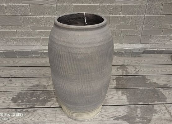 kopen Vezelcementen pot Handgesneden Afwerking Drainagegaten Aangepast voor Klantvereisten online manufacture