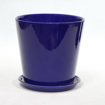 Lichte blauwe keramische potten met afvoer