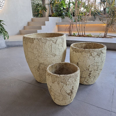 Vroeger handgesneden vorstbestendige plantenbakker voor bloemen / groene planten