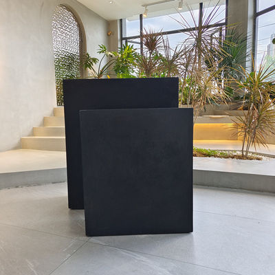 Met de hand gesneden kunststof-kleiplanter voor binnen- en buiteninrichting