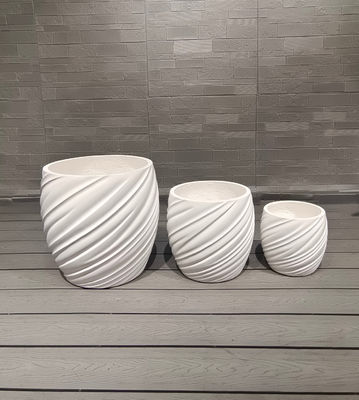 Met de hand gesneden kleivezelplanter met glad oppervlak voor traditionele elegantie