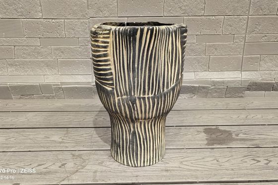 Vorstbestendige vezelcement pot met drainage gaten voor gemakkelijk planten en onderhoud