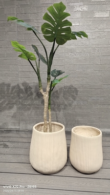hedendaagse uitstraling neutraal beige repetitieve lineaire textuur ontwerp ronde vezelklei plantenbak lichtgewicht duurzaam onderhoudsarm bloempot vakantie Villa kantoordecoratie tuinlandschap project