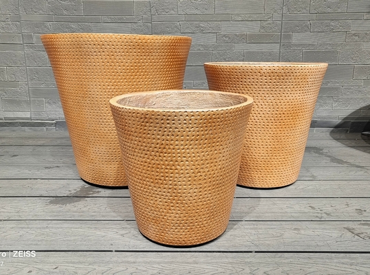 mini geweven stoffen warme aardse bruine tint textuur gestippeld patroon ronde vezel klei plantenbak lichtgewicht duurzaam onderhoudsarm bloempot vakantie Villa kantoordecoratie tuinlandschap project